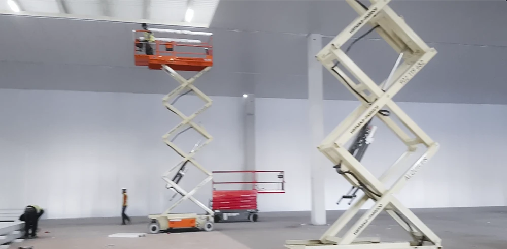 Desarrollo de un centro logístico especializado en el sector cárnico, diseñado para optimizar los procesos de almacenamiento y distribución. Este proyecto incluye soluciones avanzadas de refrigeración, cámaras frigoríficas y áreas sectorizadas que garantizan la conservación óptima de los productos, cumpliendo con los más altos estándares de calidad y eficiencia.