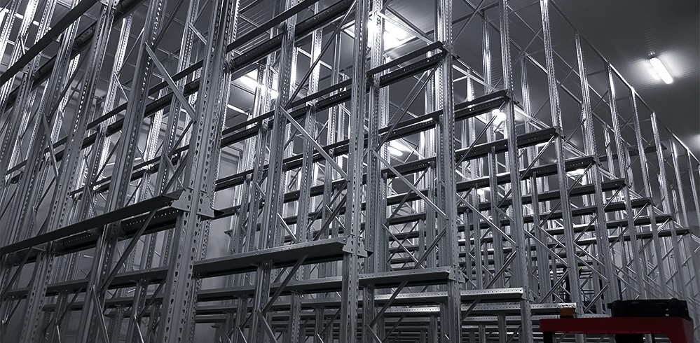 Diseño y construcción de una cámara de congelación especializada para la industria cárnica, enfocada en garantizar la conservación a temperaturas ultrabajas. Este proyecto incluye sistemas avanzados de refrigeración y aislamiento térmico de alto rendimiento, asegurando la calidad y seguridad de los productos almacenados.