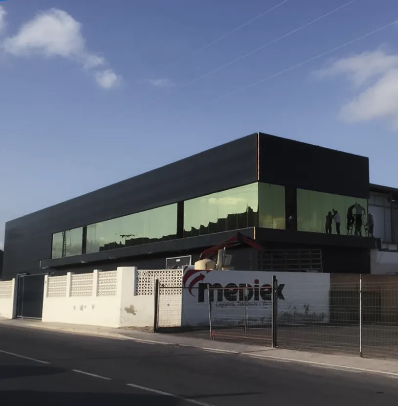 Proyecto ejecutado al finalizar la instalación de pánel fachada para uno de nuestros clientes, en el sector pesquero.