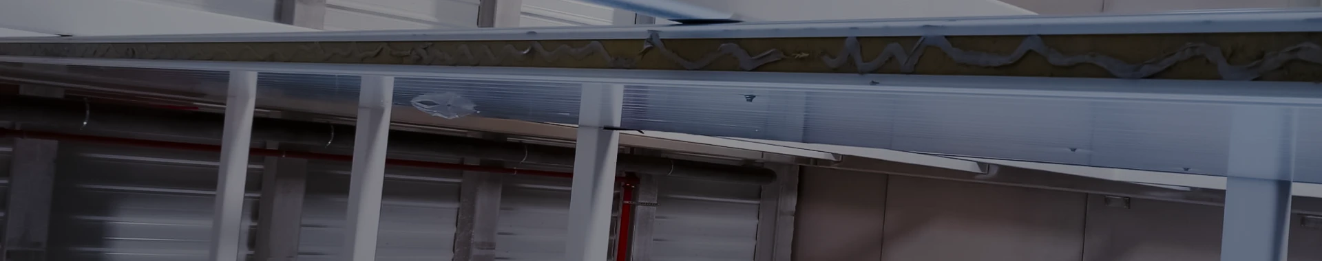 Contamos con amplia experiencia en la instalación de fachadas industriales, diseñadas para garantizar eficiencia operativa, durabilidad y un desempeño óptimo en entornos industriales exigentes.