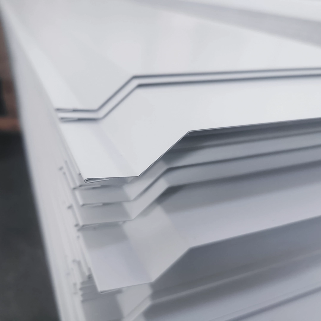 Producción de perfiles y remates personalizados para cámaras frigoríficas, garantizando ajuste, higiene y durabilidad en cada proyecto.